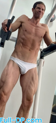 Ian Taylor @iantaylor FanCentro Full Size header Picture (HD)