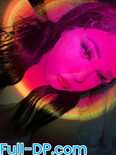 Profile picture of lilcrybaby444