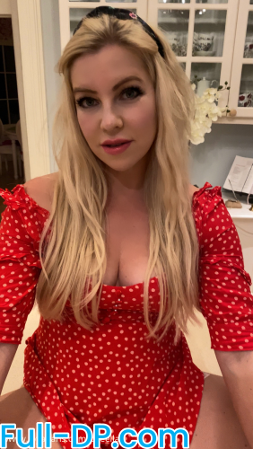 Profile picture of peeella