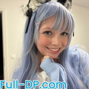 Profile picture of teen